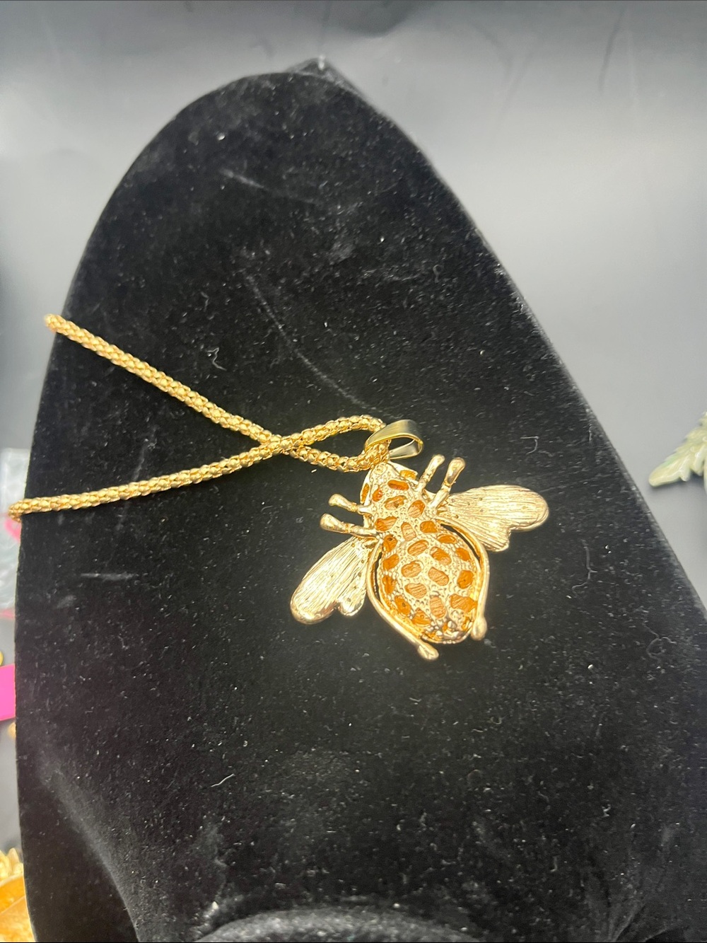 2 PC BRAND NEW Betsey Johnson bee necklace and elephant brooch - Picture 4 of 4